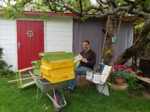 Bienen-Beute streichen